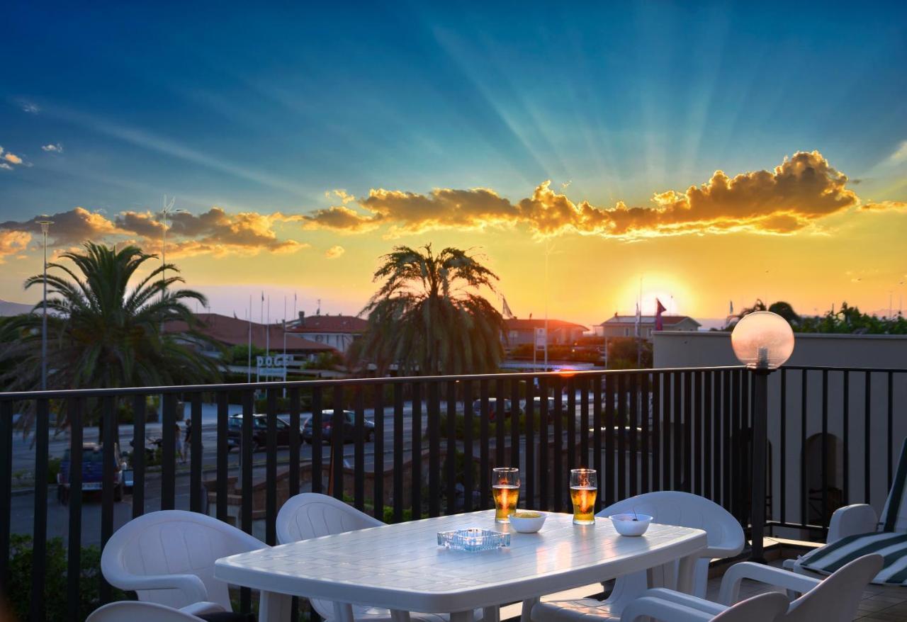 Hotel Paris Lido di Camaiore Kültér fotó