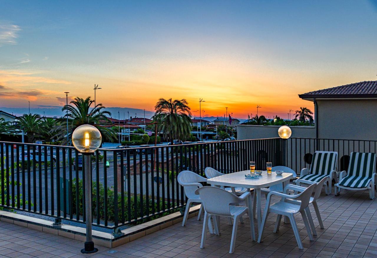 Hotel Paris Lido di Camaiore Kültér fotó