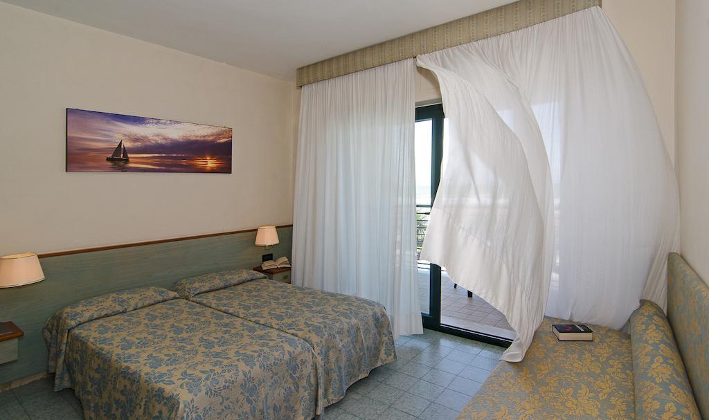 Hotel Paris Lido di Camaiore Szoba fotó