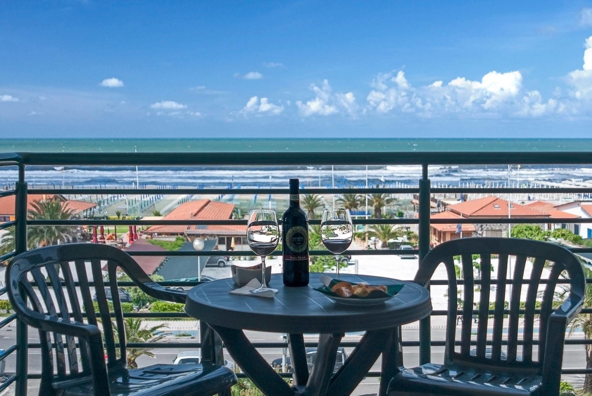 Hotel Paris Lido di Camaiore Kültér fotó