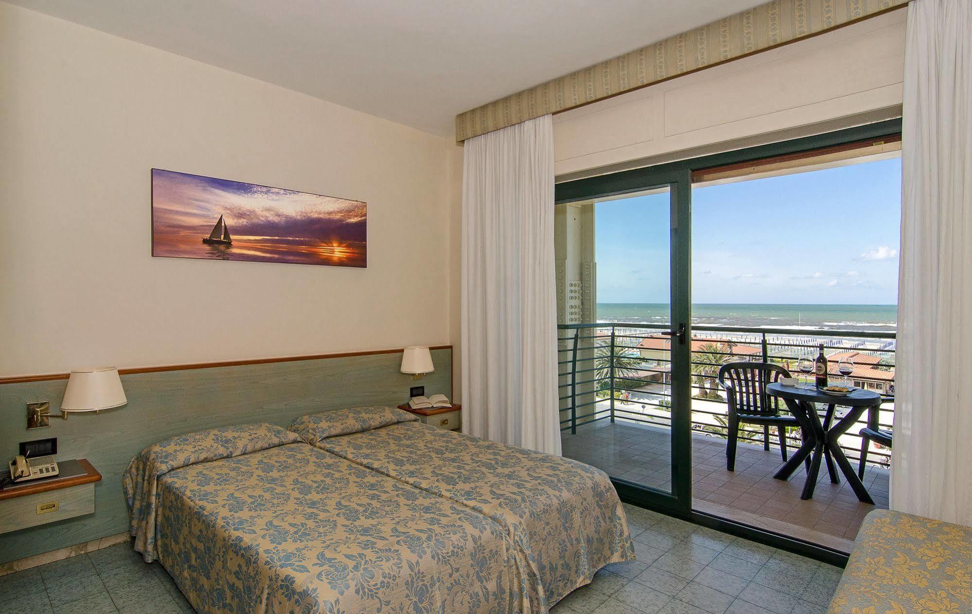 Hotel Paris Lido di Camaiore Kültér fotó